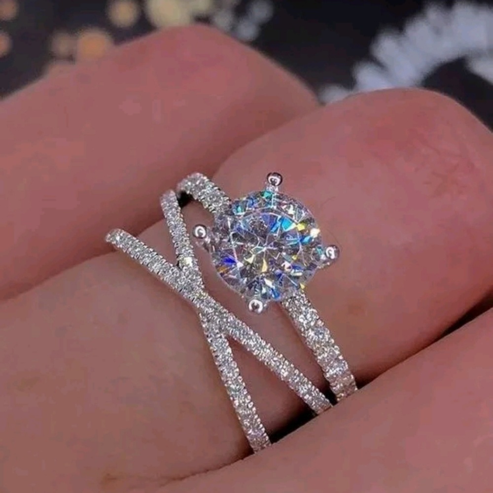 🌹.925 Silver Criss Cross White Sapphire Ring